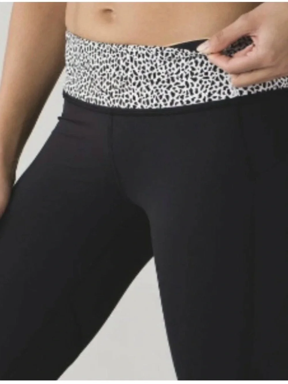 lululemon athletica Black Capri leggings size 6